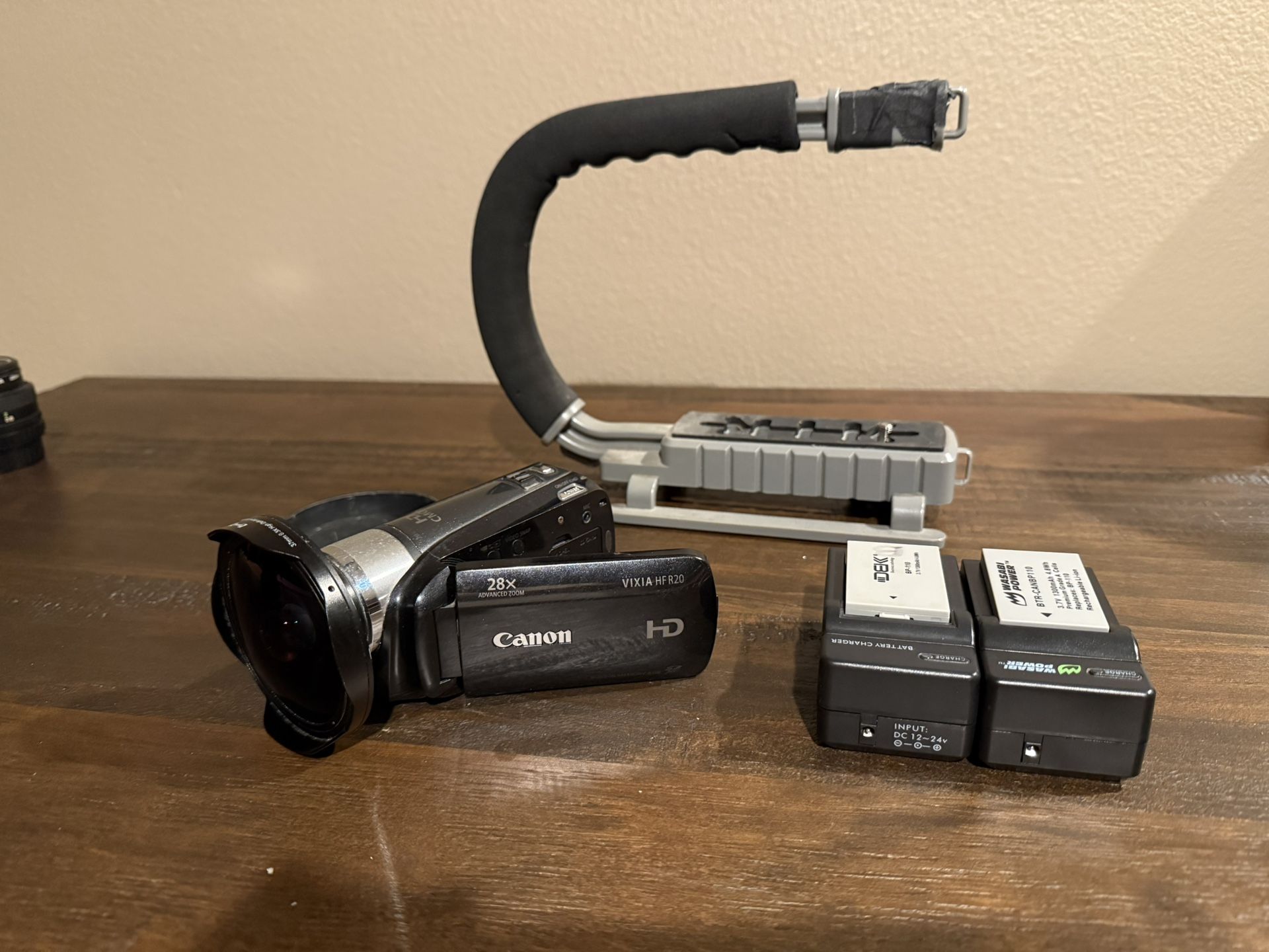 Canon VIXIA HF R20 Full HD Camcorder With Lens