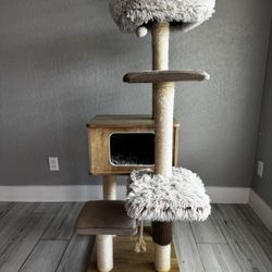 Minimalistic Large Cat Tree