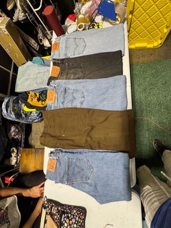 10 Pairs of Levi's Jeans - Clothing Liquidation