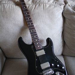 2011 Fender Blacktop Stratocaster HH Rosewood Fretboard