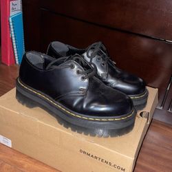 Women’s Size 9 Doc Martens 