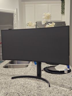 Ultrawide Monitor LG 34' WQHD 1440p 60hz (No Type-C)