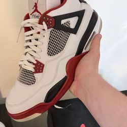 $195 MENS SIZE 12 AIR JORDAN 4 RETRO FIRE RED’s YEAR (2012)