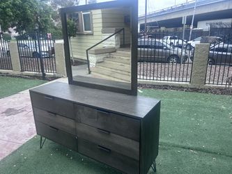 Dresser