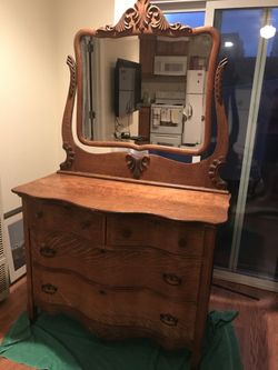 Antique dresser With Mirror