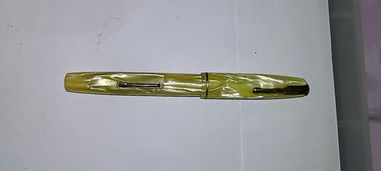 Waterman Starlet Fountain Pen (1940s) - Ivory Marble w/ Gold Trim, Lever Filler, Fine 14k Flexible Nib