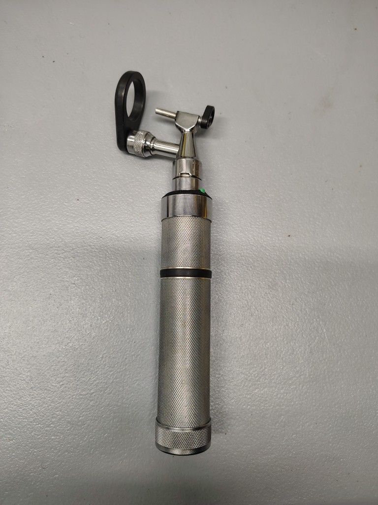 Welch Allyn 2.5V Pneumatic Otoscope 707 Plugin Handle W/ Light Head