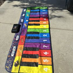 Giant piano mat for kids