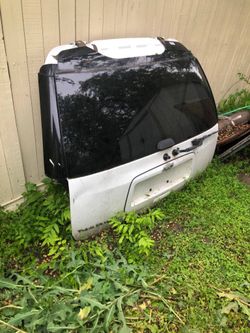 Trailblazer 2003 Back Tail Gate And Fuel Tank