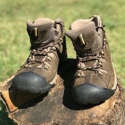 Keen hiking boots  size10.5      