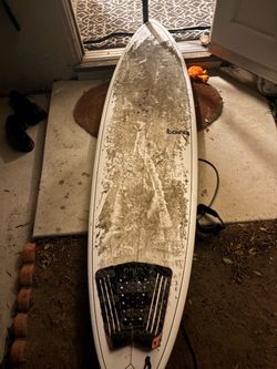Surf board Original price 400 OFFERS ACCEPTED
