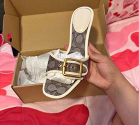 Kitten coach heels