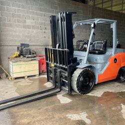 2019 TOYOTA FORKLIFT 10,000 LBS