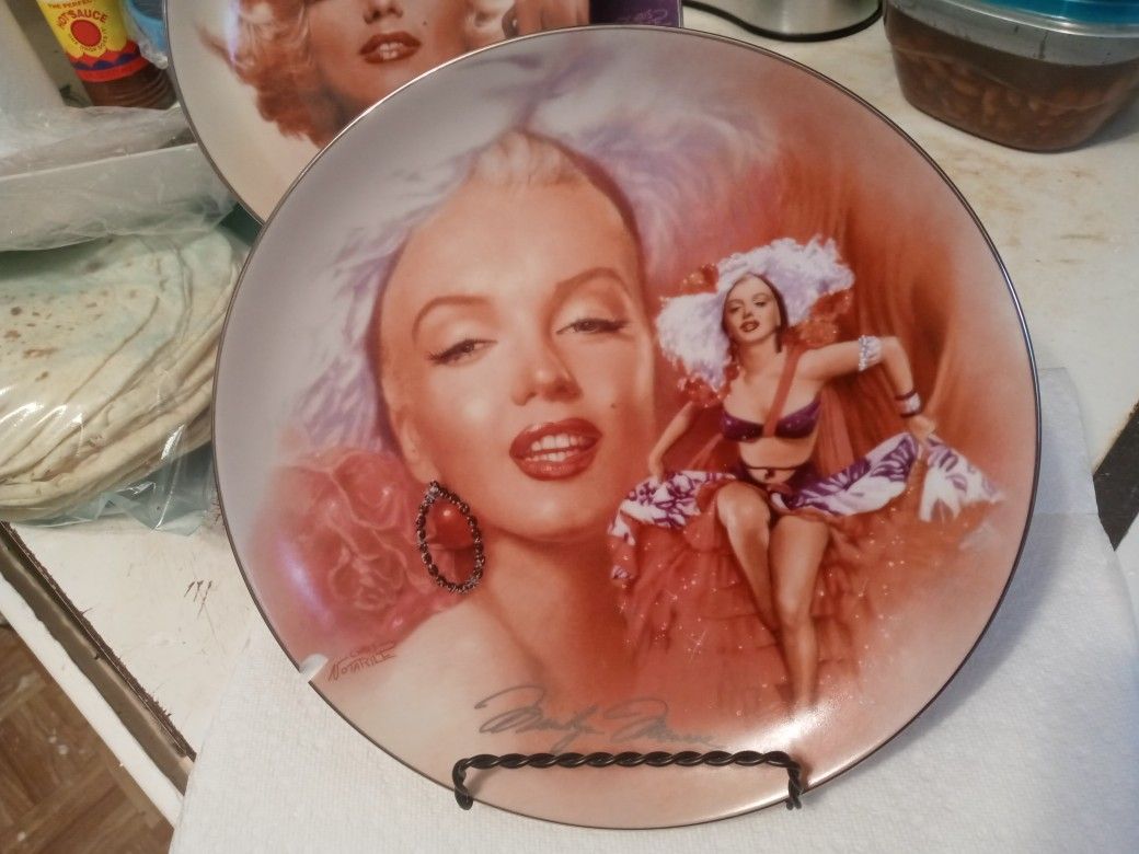 Marylin monroe plates ....