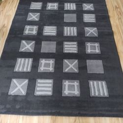 Rug: Color Black