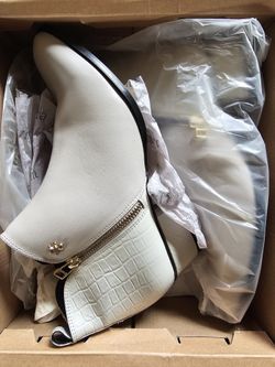 White Boots 