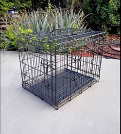 Dog Create Dog Cage Small Dog 24 long 19 Wide 18" Tall Excellent Condion