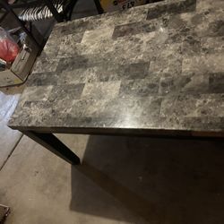 Coffee Table / Accent Table – Modern Marble Look