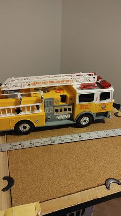 1992 METRO FIRE TRUCK WITH EXTENTION LADDER lights and sirens work