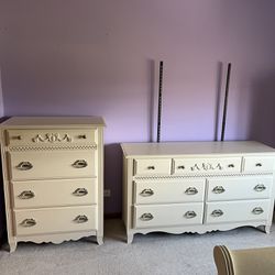 Twin Bed And Two Dressers Excellent Condition 