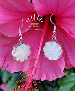 Sterling Silver 925 Earrings flowe design Mother of Pearls stones.
