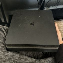 PlayStation 4 Slim 