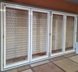 Puerta plegable de aluminio