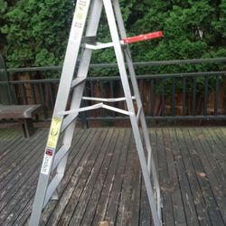 Ladder The Size Of 6 Ft