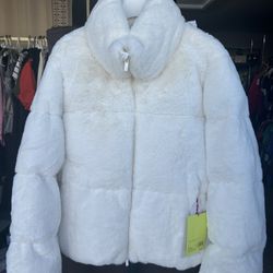 Women’s Large While Faux Fur Coat 