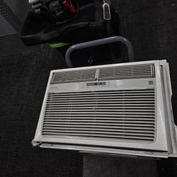 Air Conditioner 25,000 Btu 