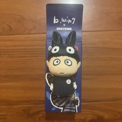 HOW2WORK x b.wing a boy “this summer” mini figure *SECRET* 
