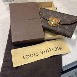 Louis Vuitton Wallet W/box ( Authentic) 