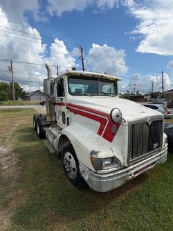 1998 Tractor (White with red trim)
