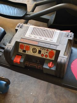 This is a Black+Decker PPRH5B Portable Power Station.