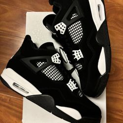 White Thunder Jordan 4 Size 9
