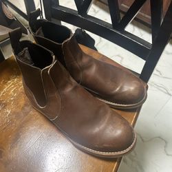 Red Wigs Boot Size 9