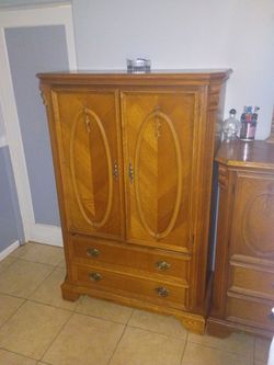 Dresser drawers /mirror