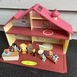 Bluey House With Figures And Accessories