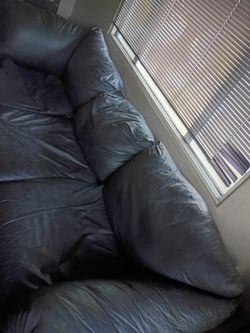 100 Pure Leather Couch PRICE REDUCTION !! 1 Home Only Still In Descent Conditions