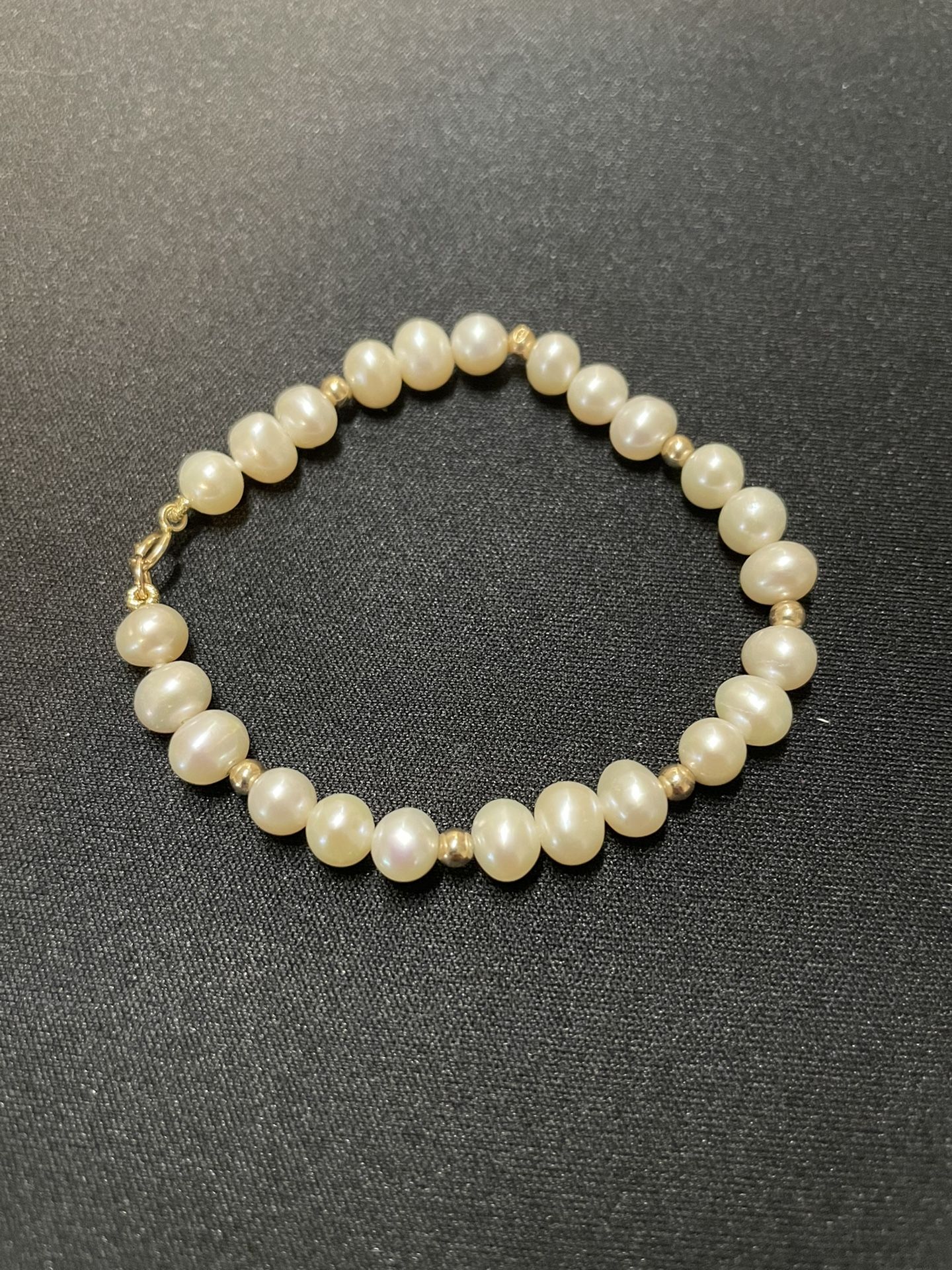 Ladies 14k Gold & Pearl Bracelet