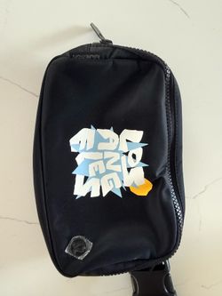 Lululemon LA Crossbody Bag