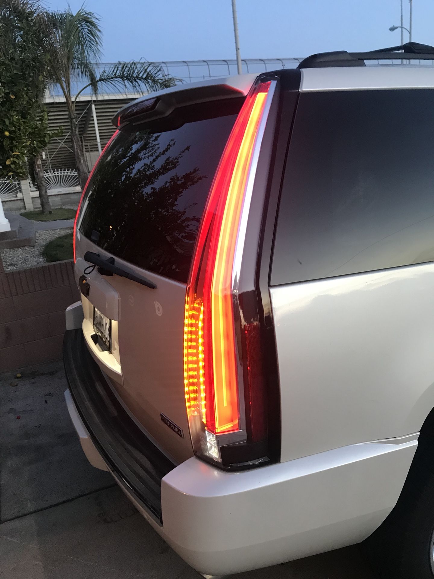 2017 cadillac escalade aftermarket tail light .. will fit 2007 to 2014