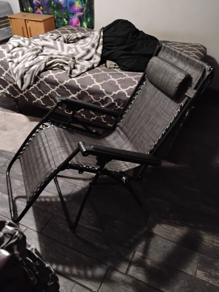 Zero Gravity Lounge Chair Only 15$