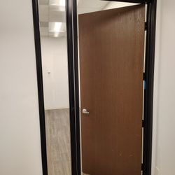 Lámparas Y Puerta 