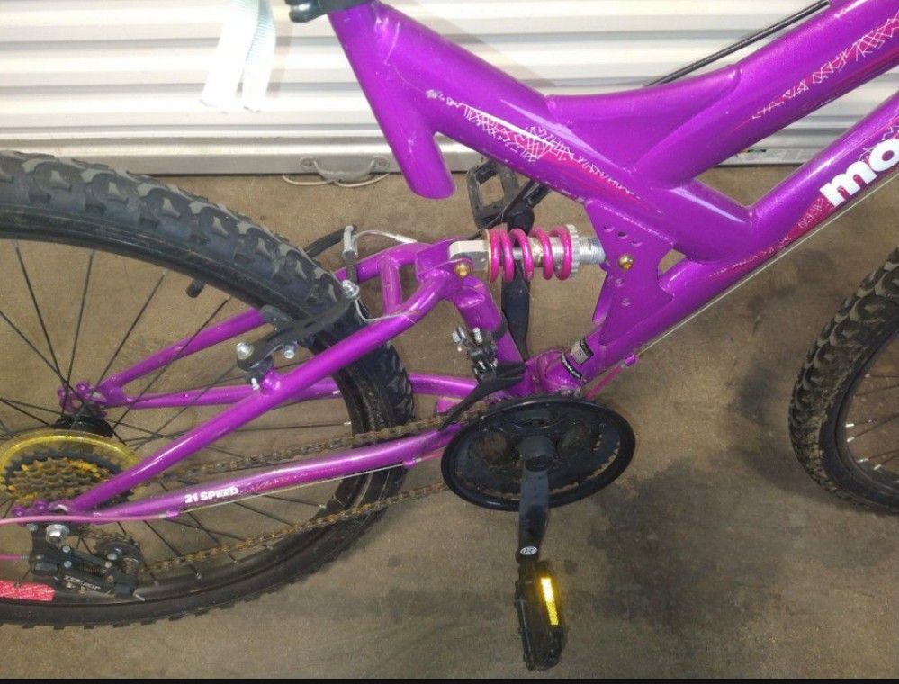 LIKE NEW 20 MONGOOSE SPECTRA 21 SPEED MOUNTAIN BIKE M L TREK HELMET AIR PUMP for Sale in Milwaukee WI OfferUp