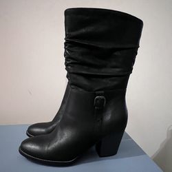 Black heeled boots 