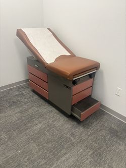 Used Exam Tables (Pick Up Only ) 30$