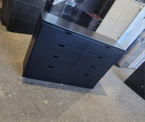 Black Dresser, Tocador 