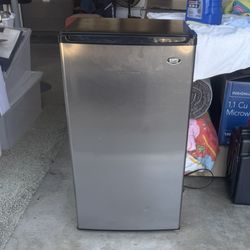 Sanyo Mini Fridge