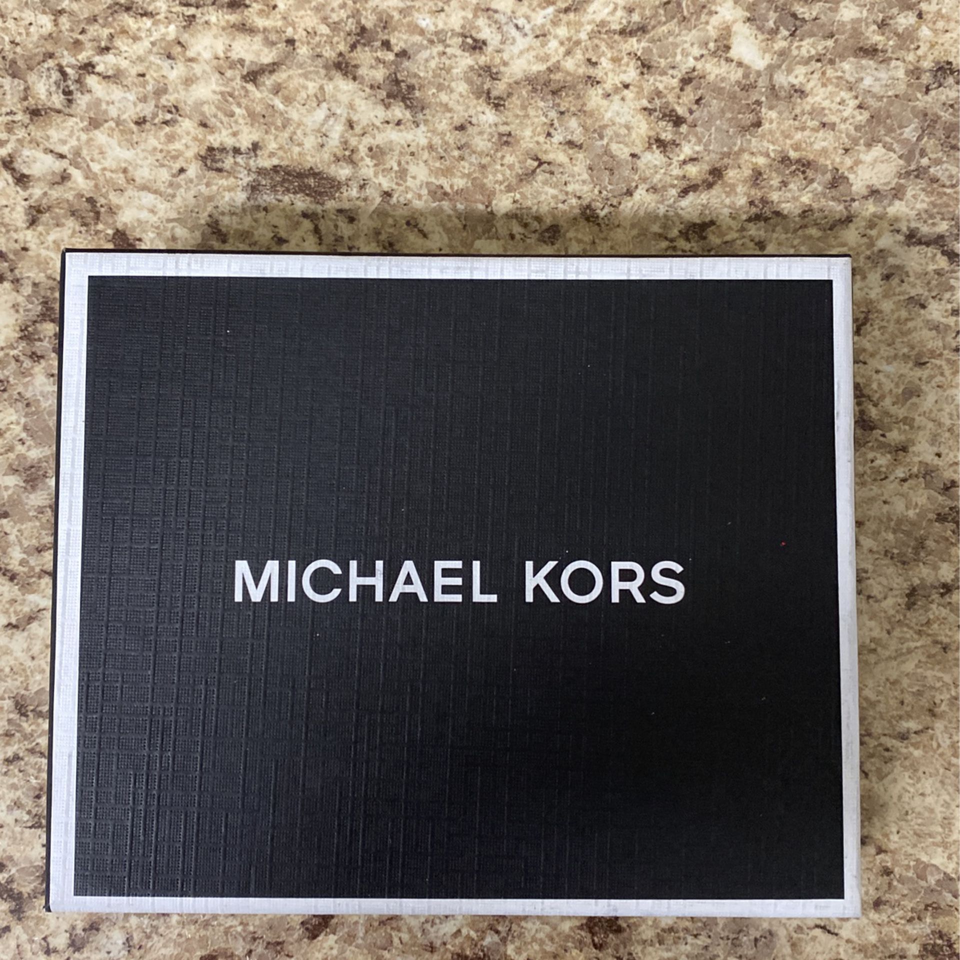 Michael Kors Wallet for Sale in Bay Shore, NY - OfferUp
